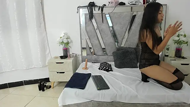 ZoeJhonsom online show from February 20, 1:35 pm