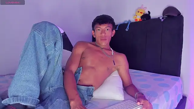 santinaughty online show from April 7, 12:34 am