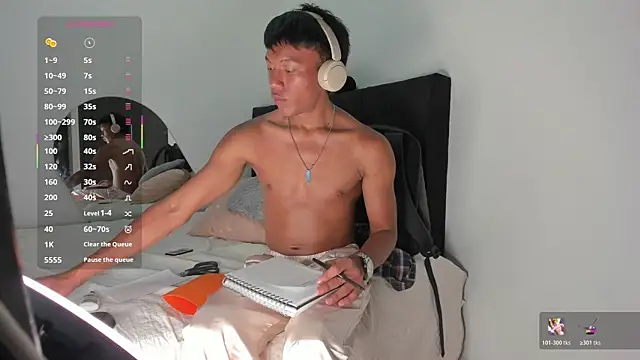 Snapshot of santinaughty chatting on March 2, 2:23 am santinaughty online show from March 2, 2:23 am