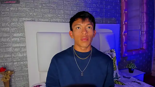 santinaughty online show from January 10, 3:35 am