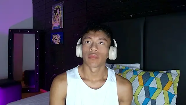 santinaughty online show from January 7, 9:20 pm