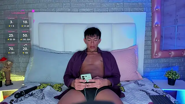 santinaughty online show from January 11, 1:56 am