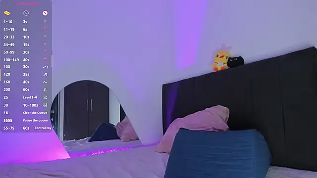 santinaughty online show from March 22, 4:27 am