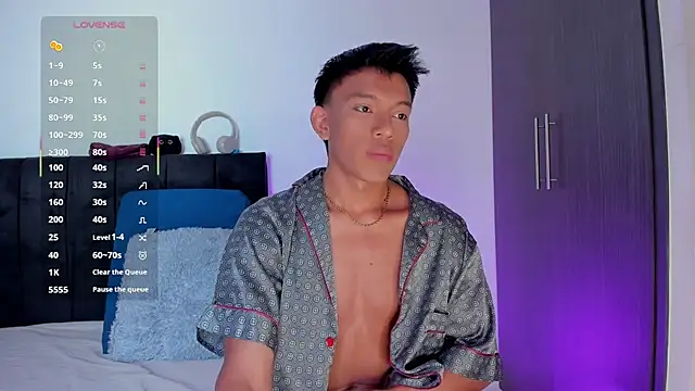 Snapshot of santinaughty chatting on February 14, 5:57 pm santinaughty online show from February 14, 5:57 pm