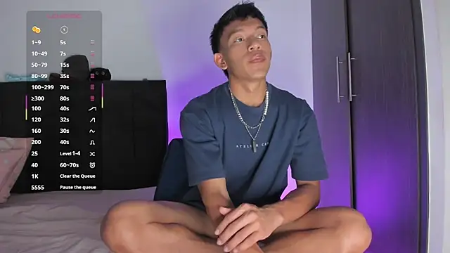 Snapshot of santinaughty chatting on February 12, 10:42 pm santinaughty online show from February 12, 10:42 pm