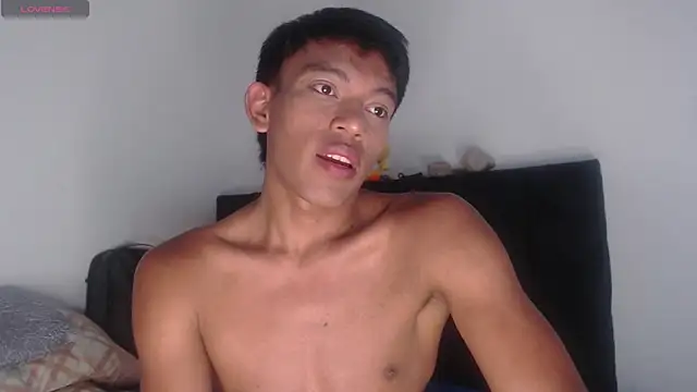 Snapshot of santinaughty chatting on February 25, 11:48 pm santinaughty online show from February 25, 11:48 pm