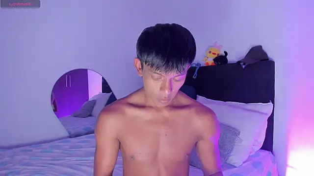 santinaughty online show from April 6, 3:02 am