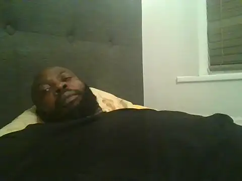 Snapshot of smartfuck777 chatting on December 18, 2:38 am smartfuck777 online show from December 18, 2:38 am