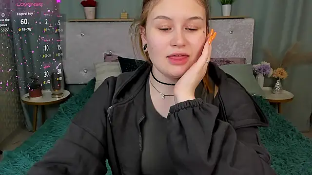 MilanaXHoney online show from February 23, 1:07 am