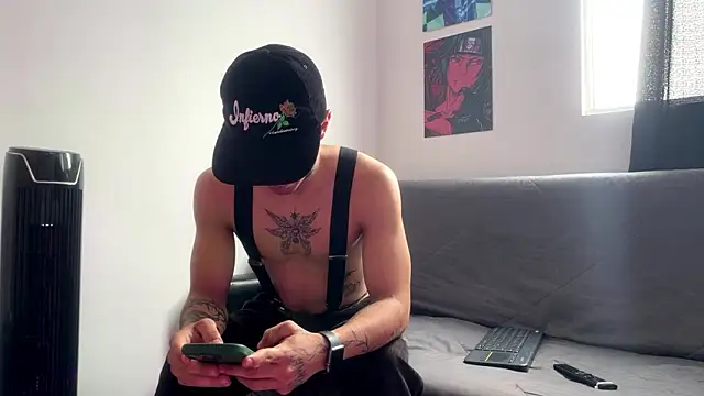 Snapshot of liorvante chatting on February 15, 1:32 pm liorvante online show from February 15, 1:32 pm