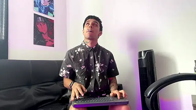 Snapshot of liorvante chatting on February 24, 3:24 pm liorvante online show from February 24, 3:24 pm