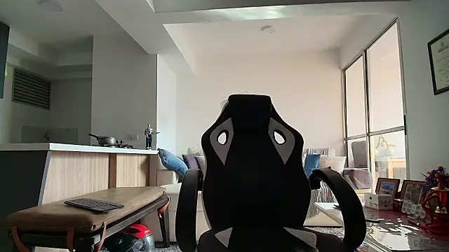 Snapshot of liorvante chatting on February 10, 1:10 pm liorvante online show from February 10, 1:10 pm