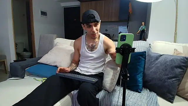 Snapshot of liorvante chatting on January 14, 11:08 pm liorvante online show from January 14, 11:08 pm