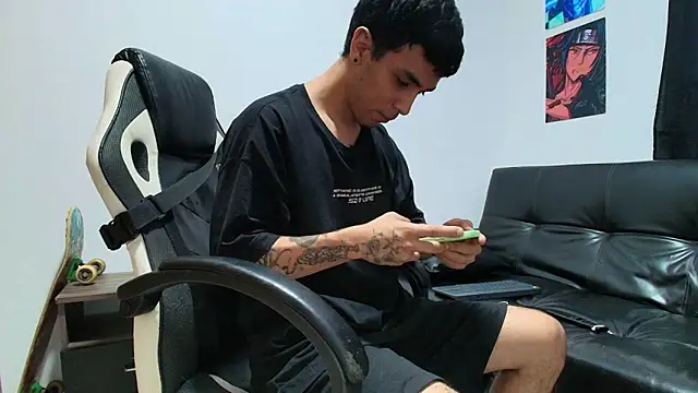 Snapshot of liorvante chatting on March 5, 1:02 am liorvante online show from March 5, 1:02 am