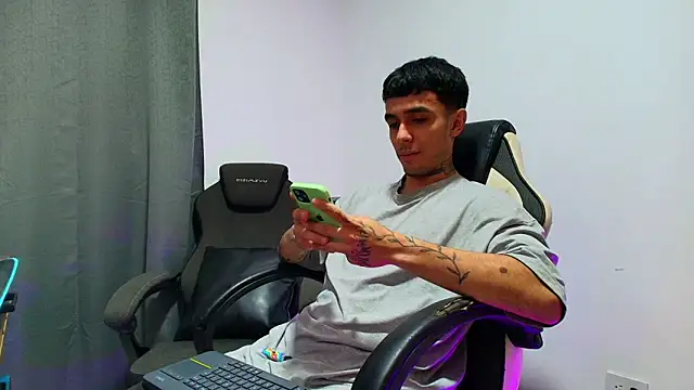 Snapshot of liorvante chatting on February 3, 3:26 am liorvante online show from February 3, 3:26 am