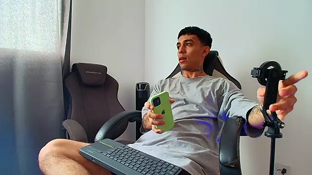 Snapshot of liorvante chatting on February 1, 4:05 pm liorvante online show from February 1, 4:05 pm