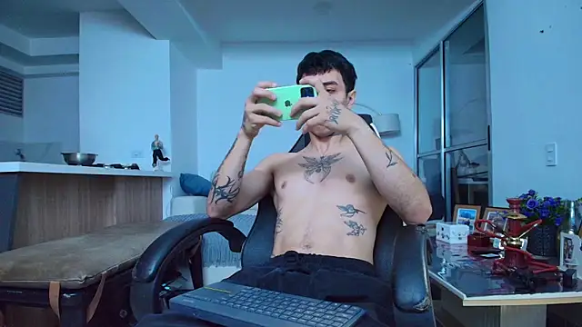 Snapshot of liorvante chatting on February 22, 5:43 am liorvante online show from February 22, 5:43 am