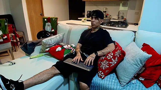 Snapshot of liorvante chatting on December 18, 3:22 am liorvante online show from December 18, 3:22 am