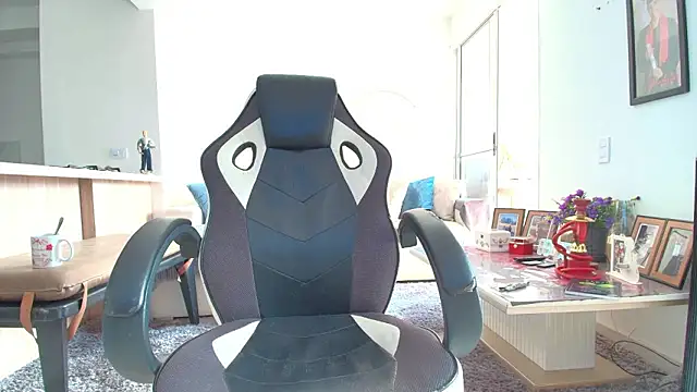 Snapshot of liorvante chatting on February 17, 2:47 pm liorvante online show from February 17, 2:47 pm