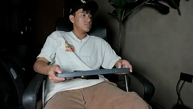 isaac grimm online show from February 13, 3:06 am