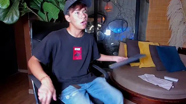 isaac grimm online show from April 7, 2:57 am