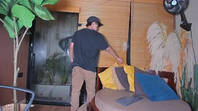 isaac grimm online show from April 9, 2:46 am