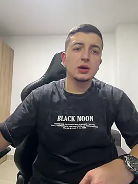 Snapshot of Liam_jones10 chatting on December 15, 5:13 am Liam jones10 online show from December 15, 5:13 am