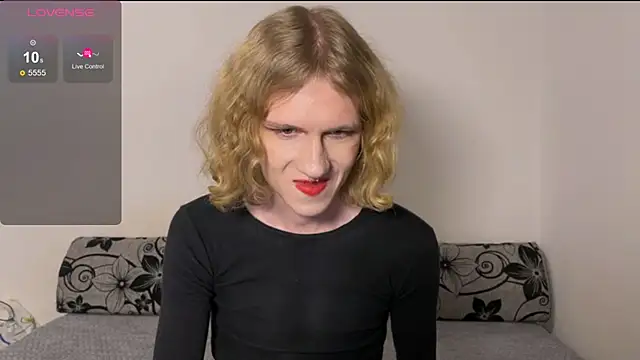 Snapshot of Avery_adam chatting on December 13, 10:27 pm Avery adam online show from December 13, 10:27 pm