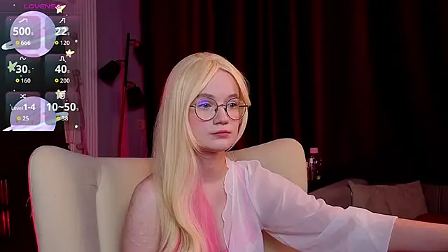 Snapshot of Kitty_smalltits chatting on February 2, 4:22 am Kitty smalltits online show from February 2, 4:22 am