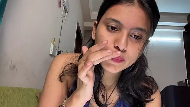 Piyyuu online show from April 12, 3:37 pm