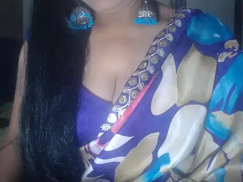 Hotronita123 online show from March 4, 5:10 pm