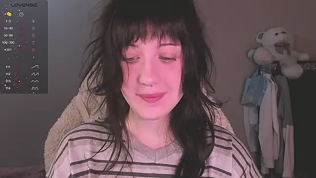 Snapshot of MePretty chatting on October 21, 5:23 pm MePretty online show from October 21, 5:23 pm