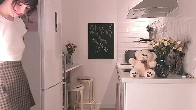 Snapshot of MePretty chatting on December 11, 9:01 pm MePretty online show from December 11, 9:01 pm