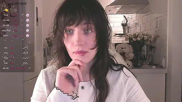 Snapshot of MePretty chatting on December 12, 11:58 pm MePretty online show from December 12, 11:58 pm