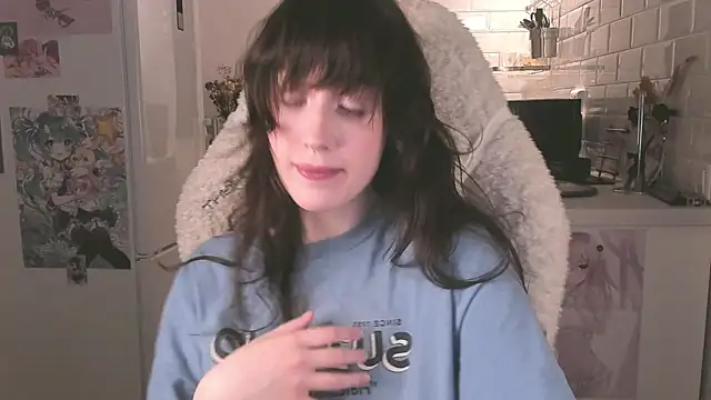 Snapshot of MePretty chatting on December 23, 9:29 pm MePretty online show from December 23, 9:29 pm