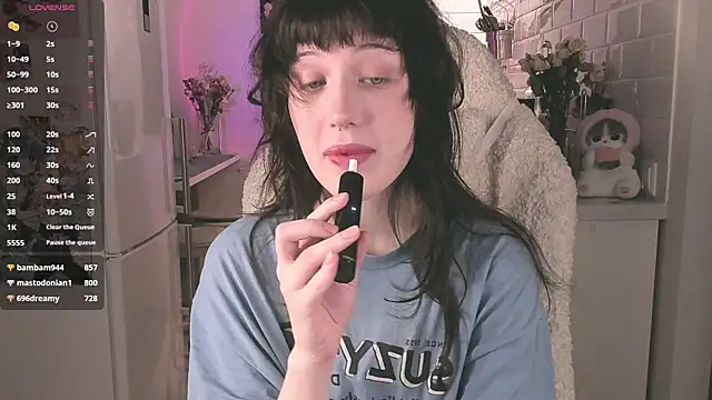 Snapshot of MePretty chatting on March 19, 10:09 pm MePretty online show from March 19, 10:09 pm