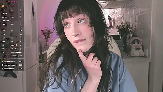 Snapshot of MePretty chatting on March 21, 11:56 pm MePretty online show from March 21, 11:56 pm