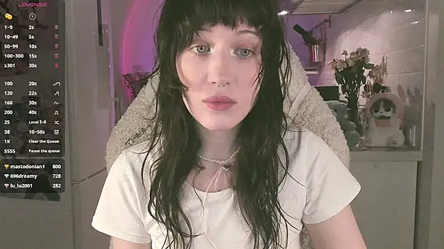 Snapshot of MePretty chatting on March 17, 8:40 pm MePretty online show from March 17, 8:40 pm