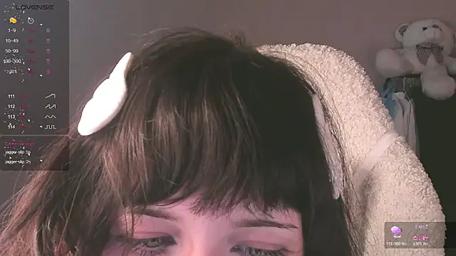 Snapshot of MePretty chatting on November 30, 1:06 am MePretty online show from November 30, 1:06 am