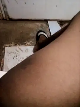 Snapshot of Hot_Student00 chatting on February 21, 9:33 am Hot Student00 online show from February 21, 9:33 am