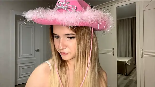 VikkiWittel online show from December 5, 5:55 pm