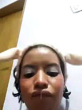 Snapshot of GrishaMochka chatting on December 20, 12:24 am GrishaMochka online show from December 20, 12:24 am