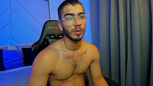 Snapshot of Franco_banderas chatting on December 2, 12:18 pm Franco banderas online show from December 2, 12:18 pm