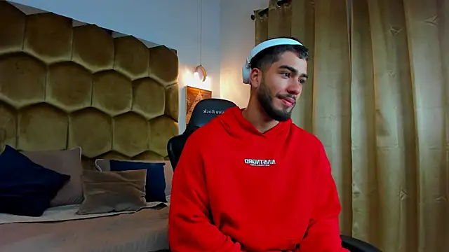 Franco banderas online show from February 23, 11:00 am