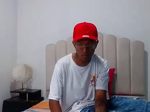 BobbyHot 4u online show from December 1, 1:12 pm