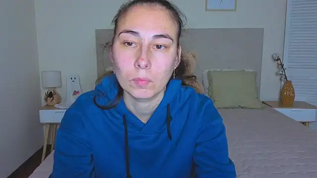 Olivia milf  online show from November 29, 7:25 pm