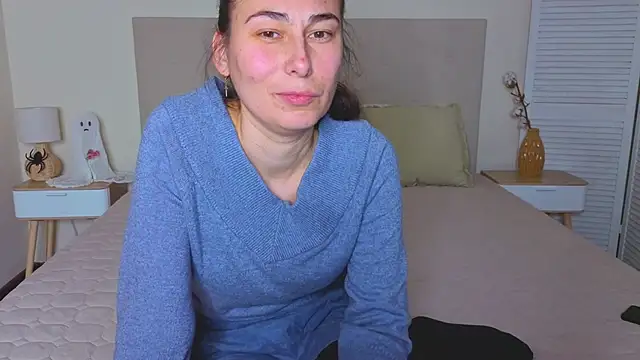 Olivia milf  online show from November 30, 9:48 pm