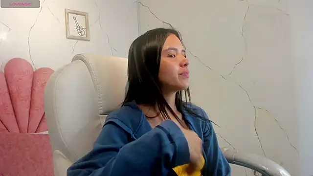 Snapshot of Cherrybombs_ chatting on February 17, 12:46 pm Cherrybombs online show from February 17, 12:46 pm