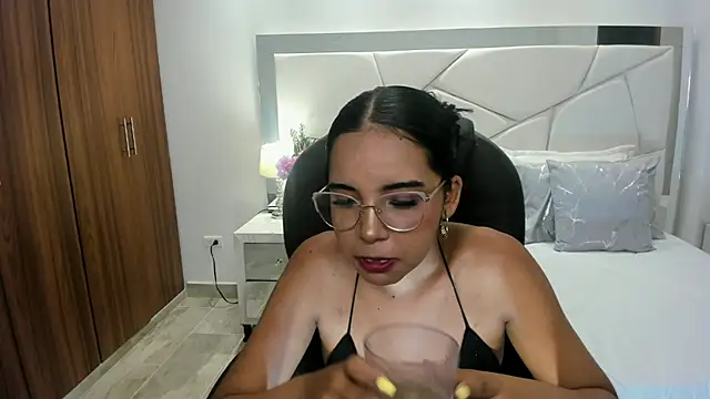 alana martiins online show from June 26, 11:43 pm