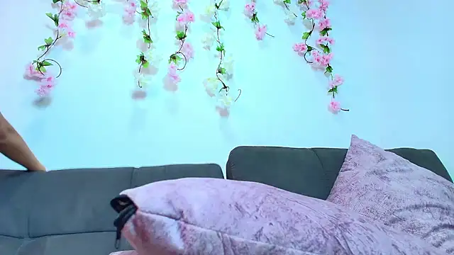 brunette candyy  online show from January 15, 1:25 pm